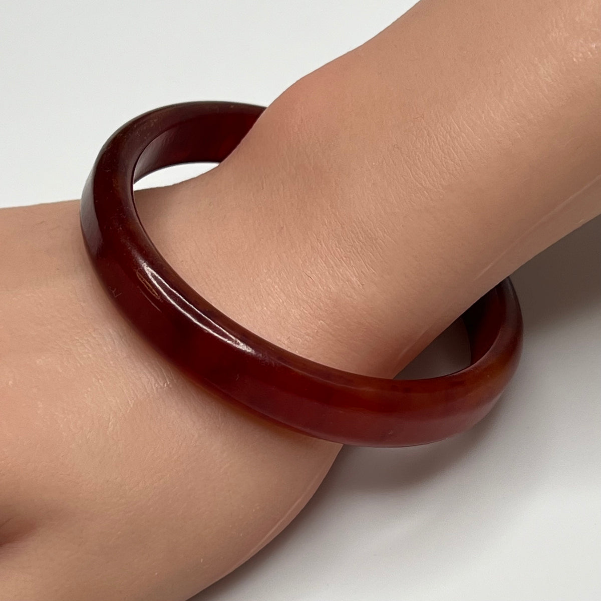 Vintage marbled brown Bakelite bangle bracelet, 1940s