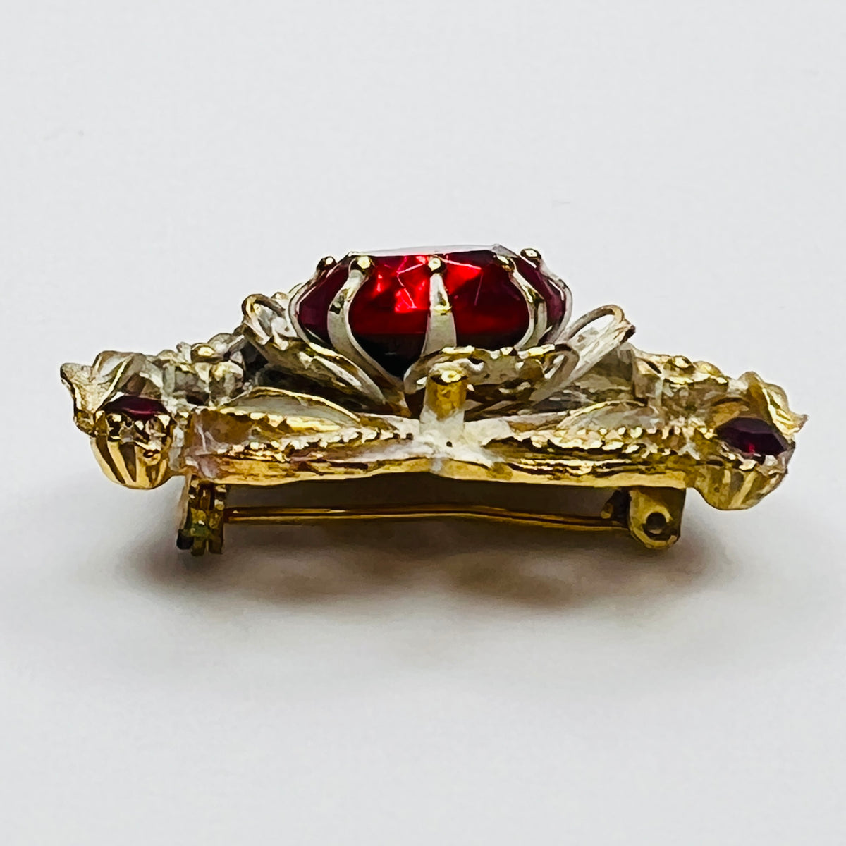 1960s heart-shaped brooch with red rhinestone and white enamel