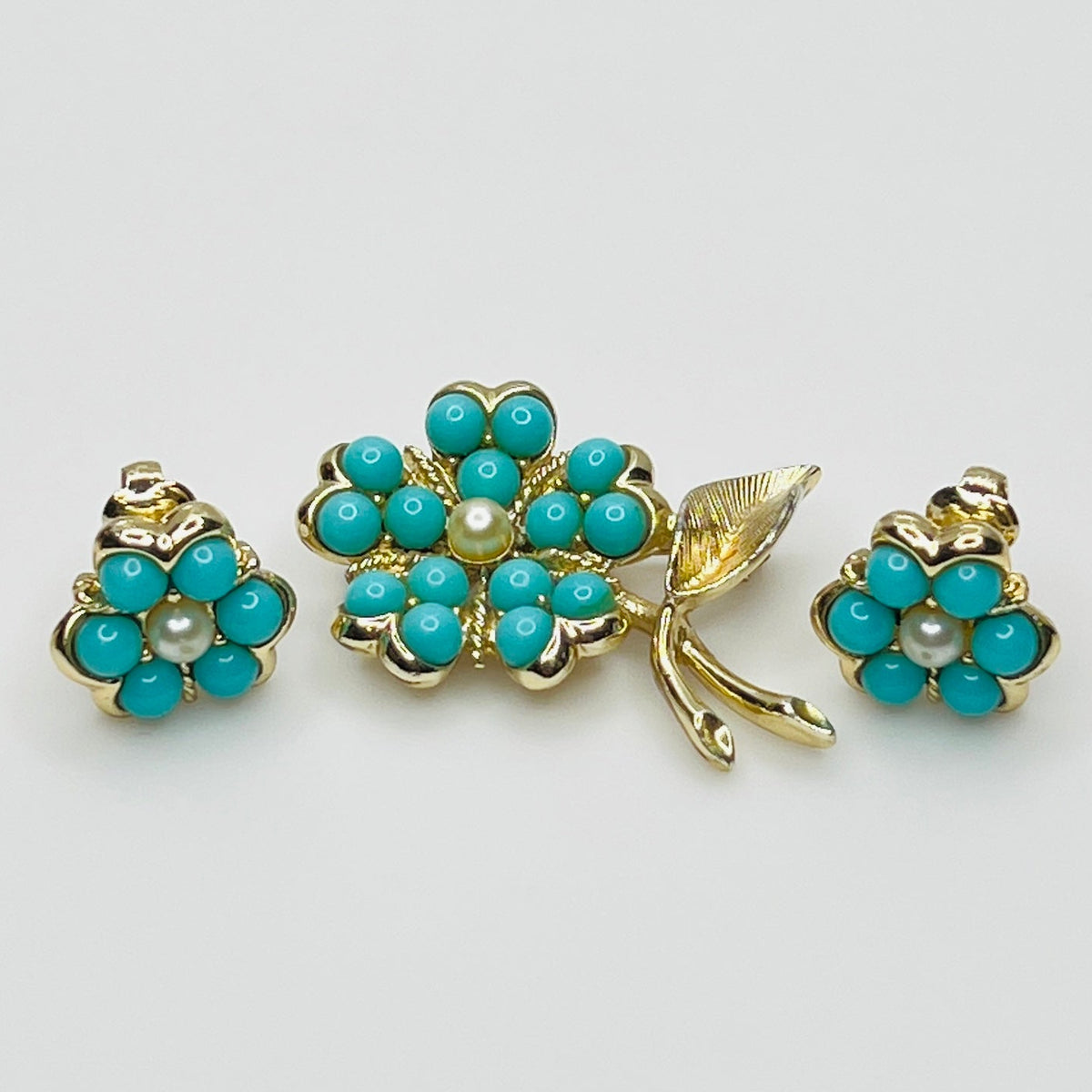 Vintage Sarah Coventry turquoise and pearl brooch and earring set