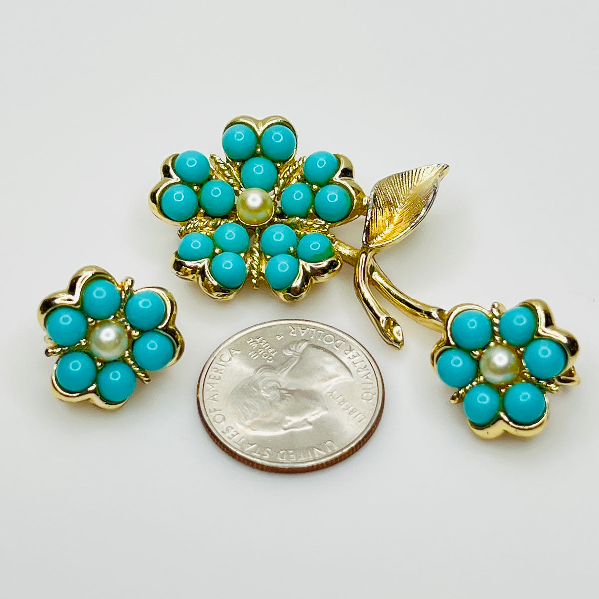 Vintage Sarah Coventry turquoise and pearl brooch and earring set