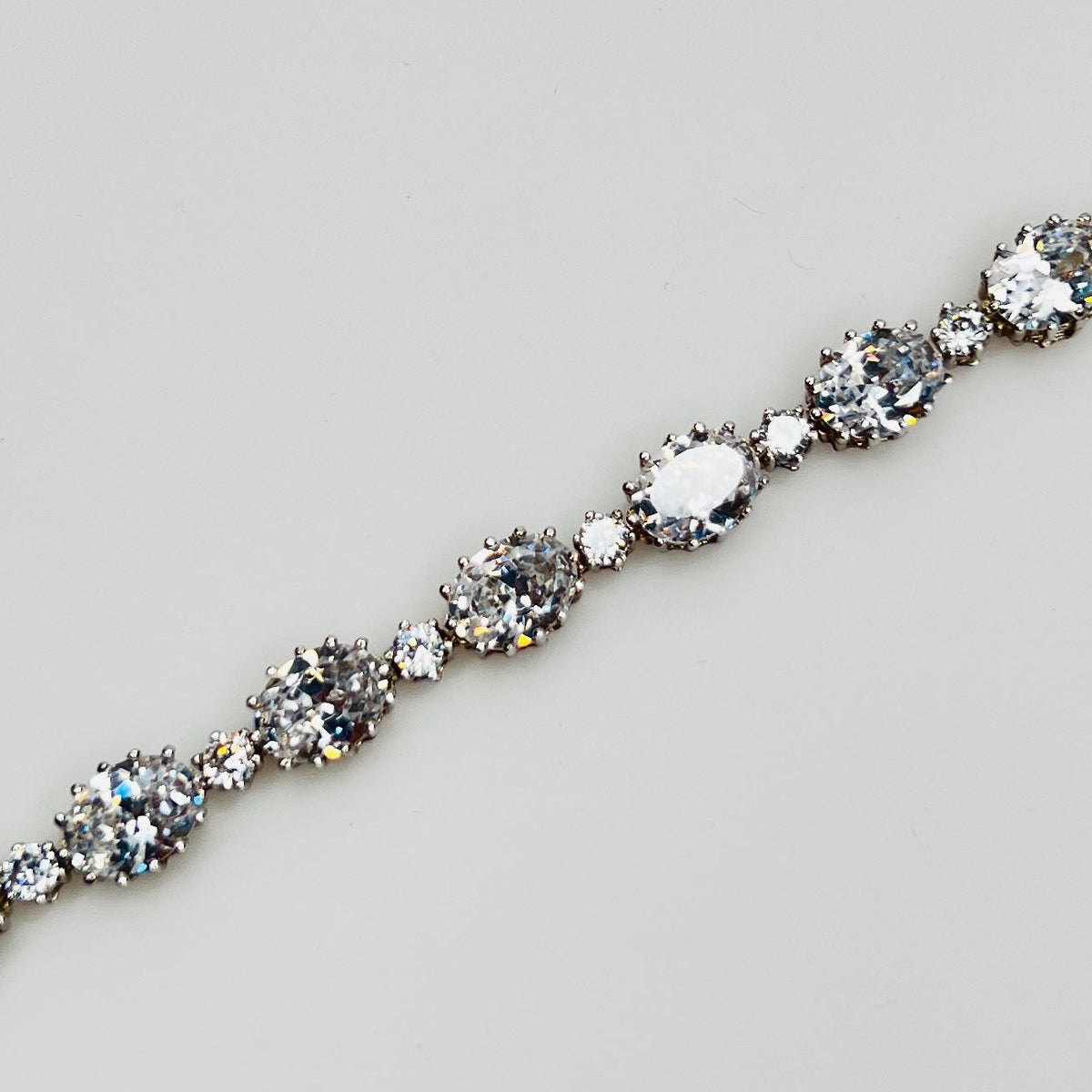 section of bracelet with alternating oval and round stones