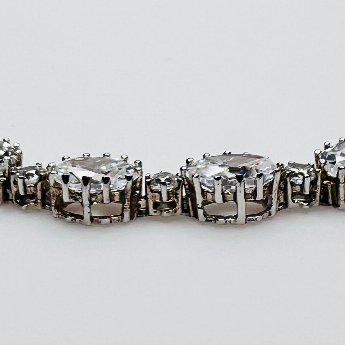 section of bracelet with alternating oval and round stones