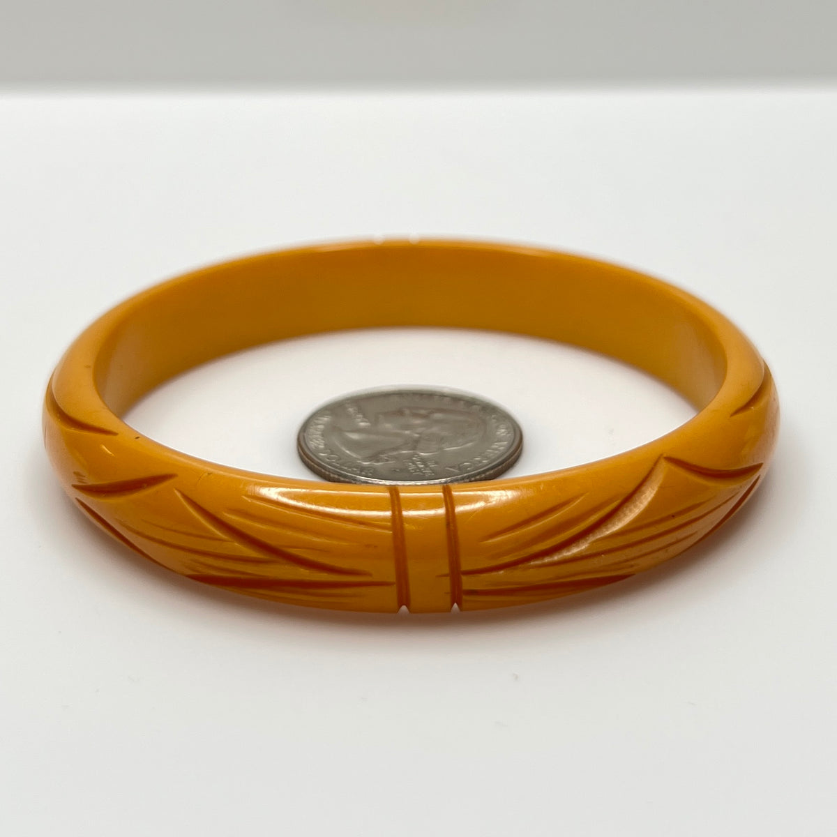1930s Bakelite bracelet in rich yellow butterscotch tone
