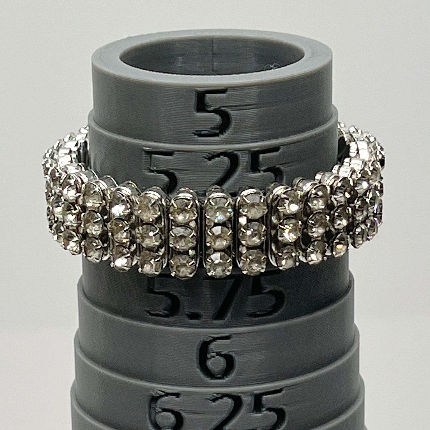 1950s rhinestone stretch bracelet with prong-set clear crystals