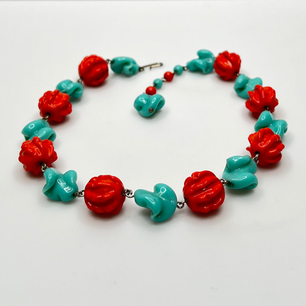 Vintage 1950s glass bead choker in bold color combo