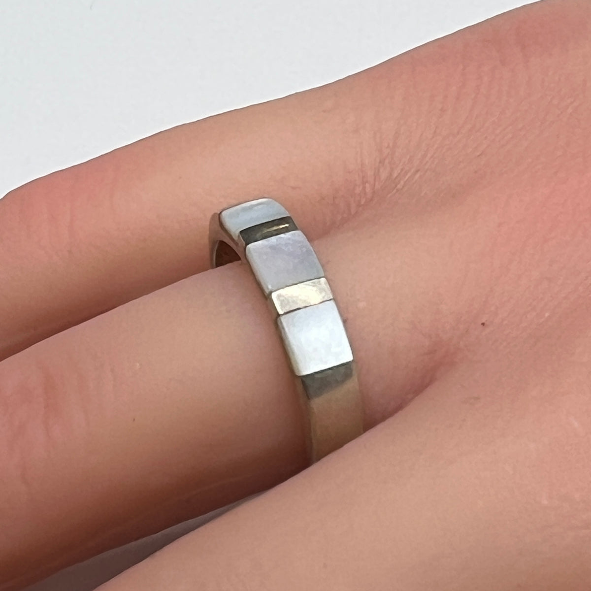 Sterling silver ring with rectangular mother of pearl inlay, size 8.5