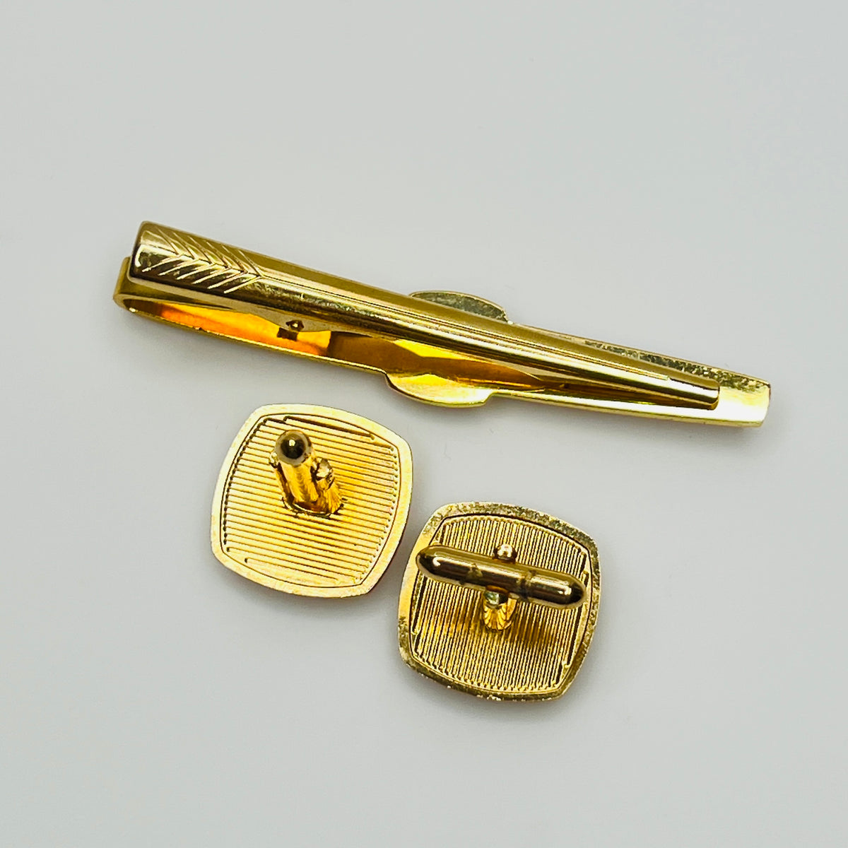 Swank tiger's eye cufflink and tie bar set