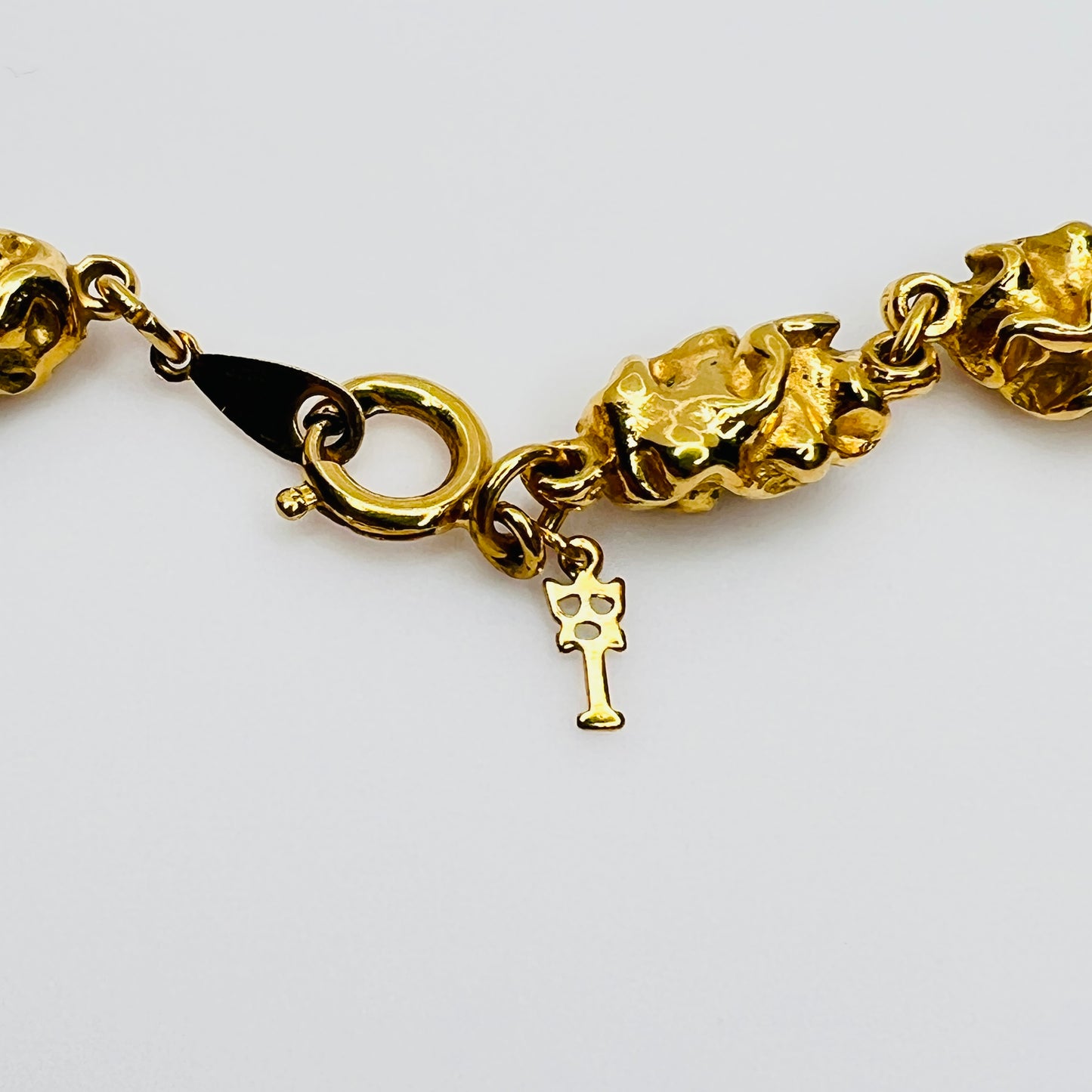 Vintage Trifari gold nugget necklace textured links close view
