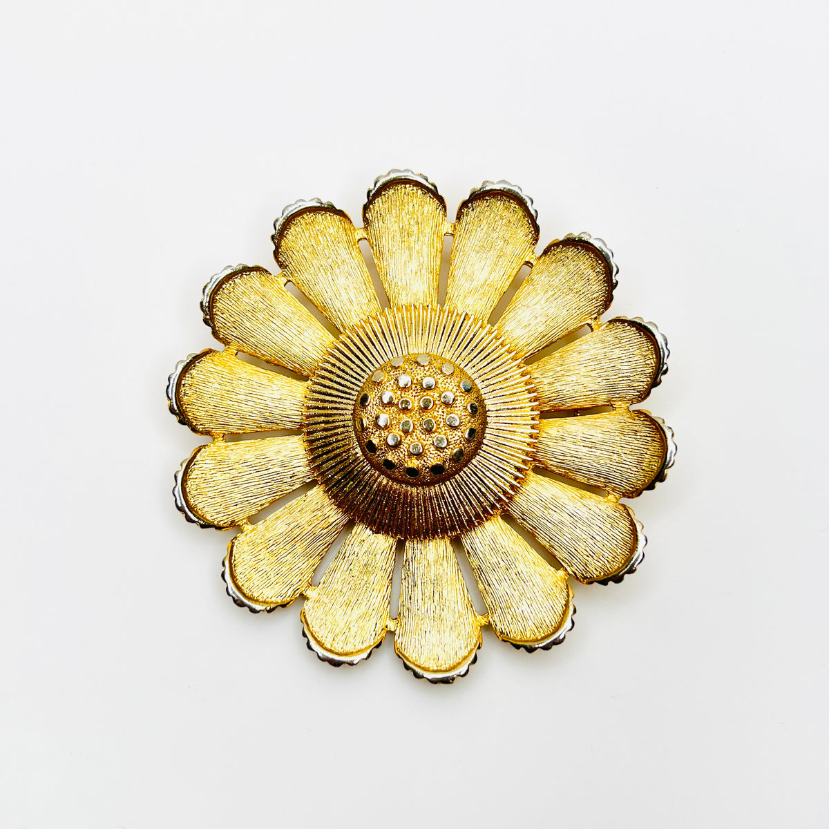 Vintage 1960s Sarah Coventry large gold tone textured daisy flower brooch