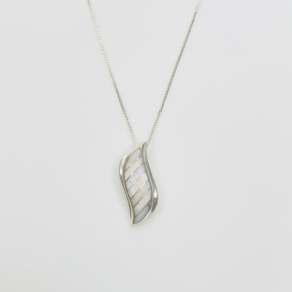 Sterling silver mother of pearl wave pendant necklace vintage
