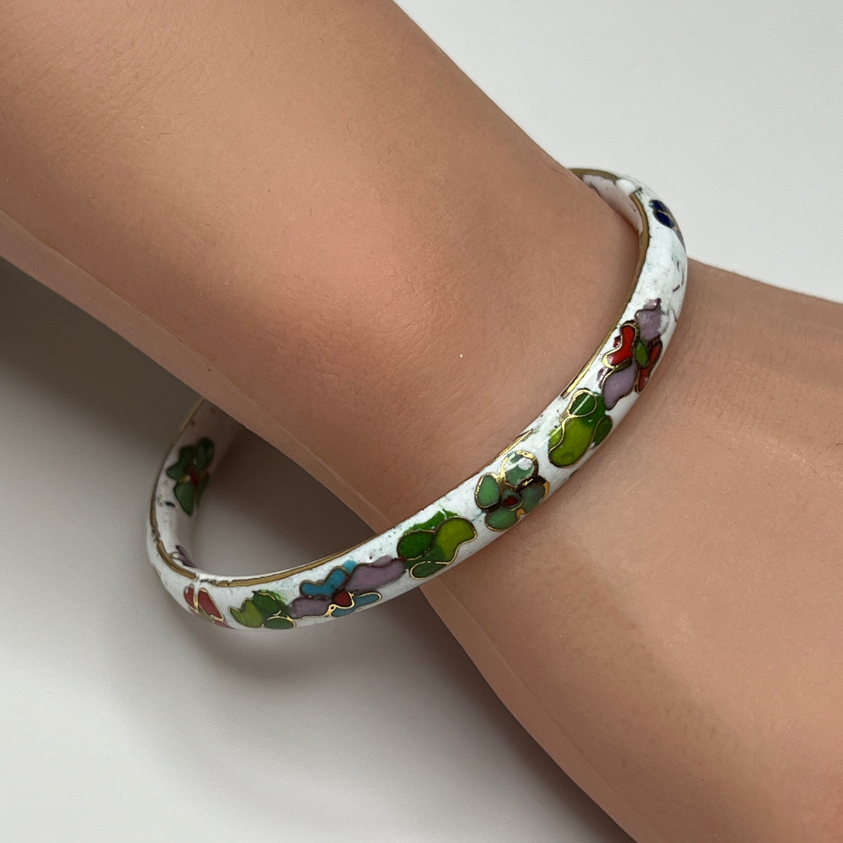 Vintage white cloisonné bangle bracelet with multicolor floral design