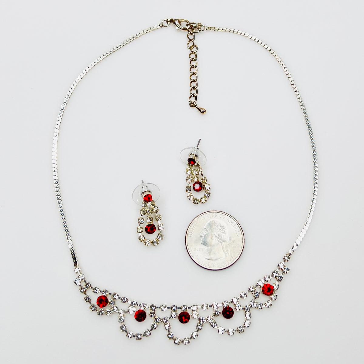 Scalloped rhinestone necklace set with red accents