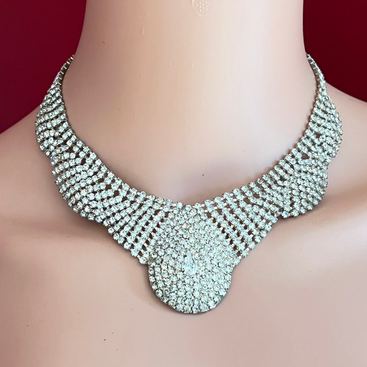 Vintage scalloped rhinestone necklace with domed centerpiece