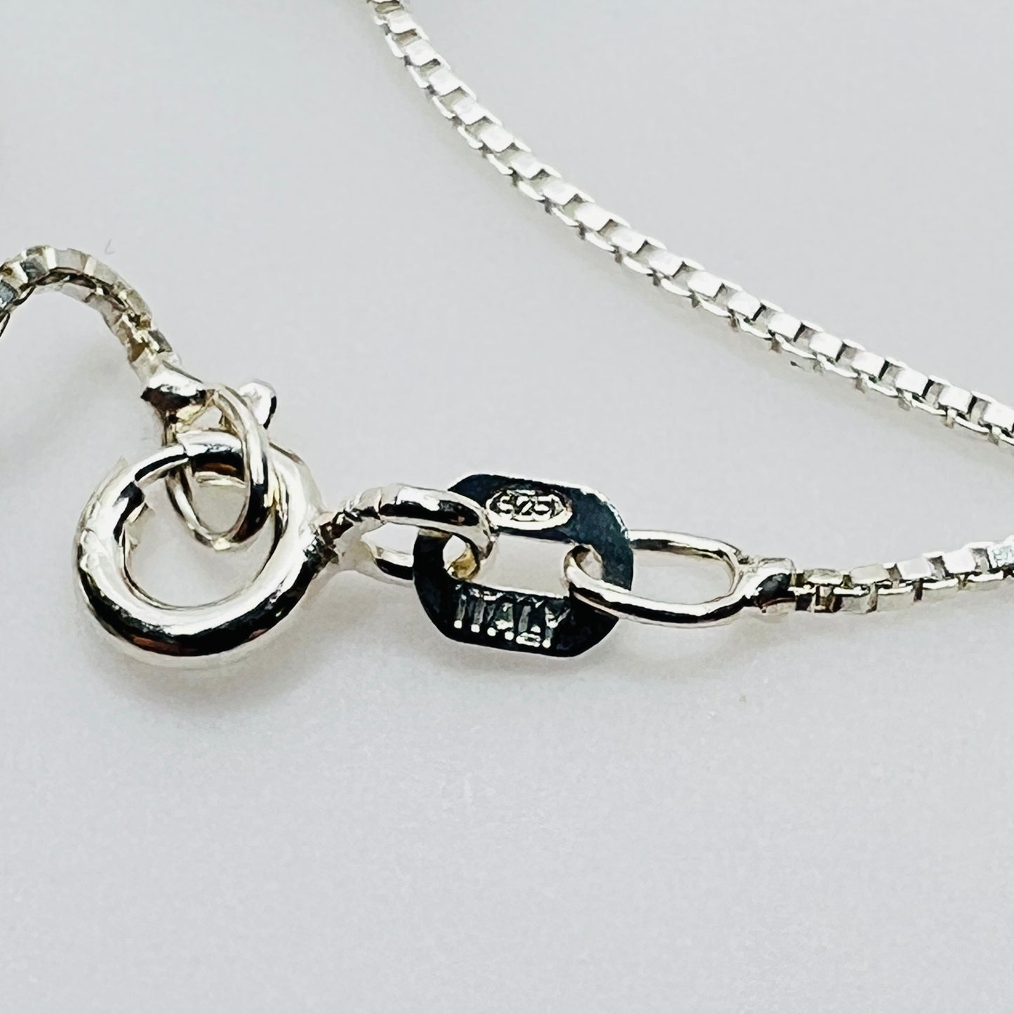 Sterling silver clasp stamped 925 Italy on box chain