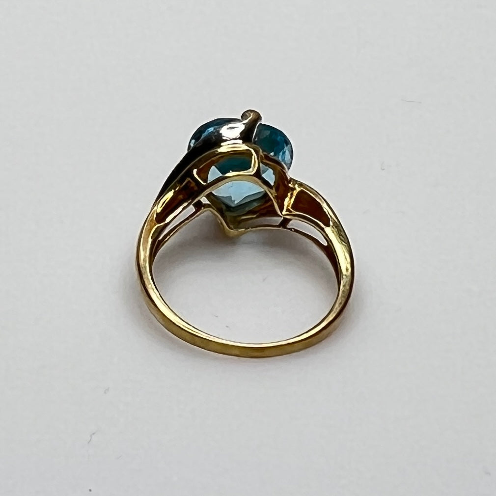 Gold heart ring with 2+ carat aquamarine, size 6.75 vintage setting