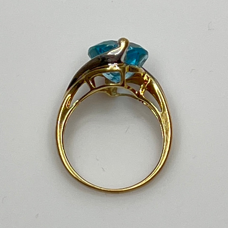 Gold heart ring with 2+ carat aquamarine, size 6.75 vintage setting