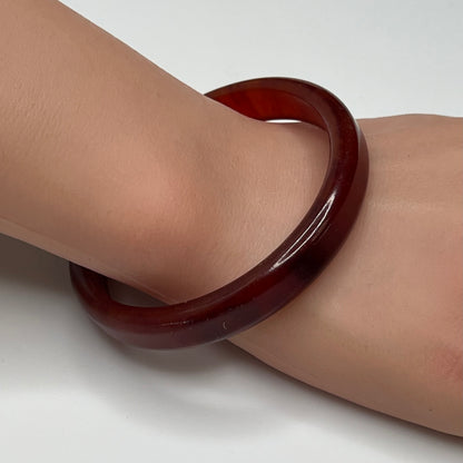 Vintage marbled brown Bakelite bangle bracelet, 1940s