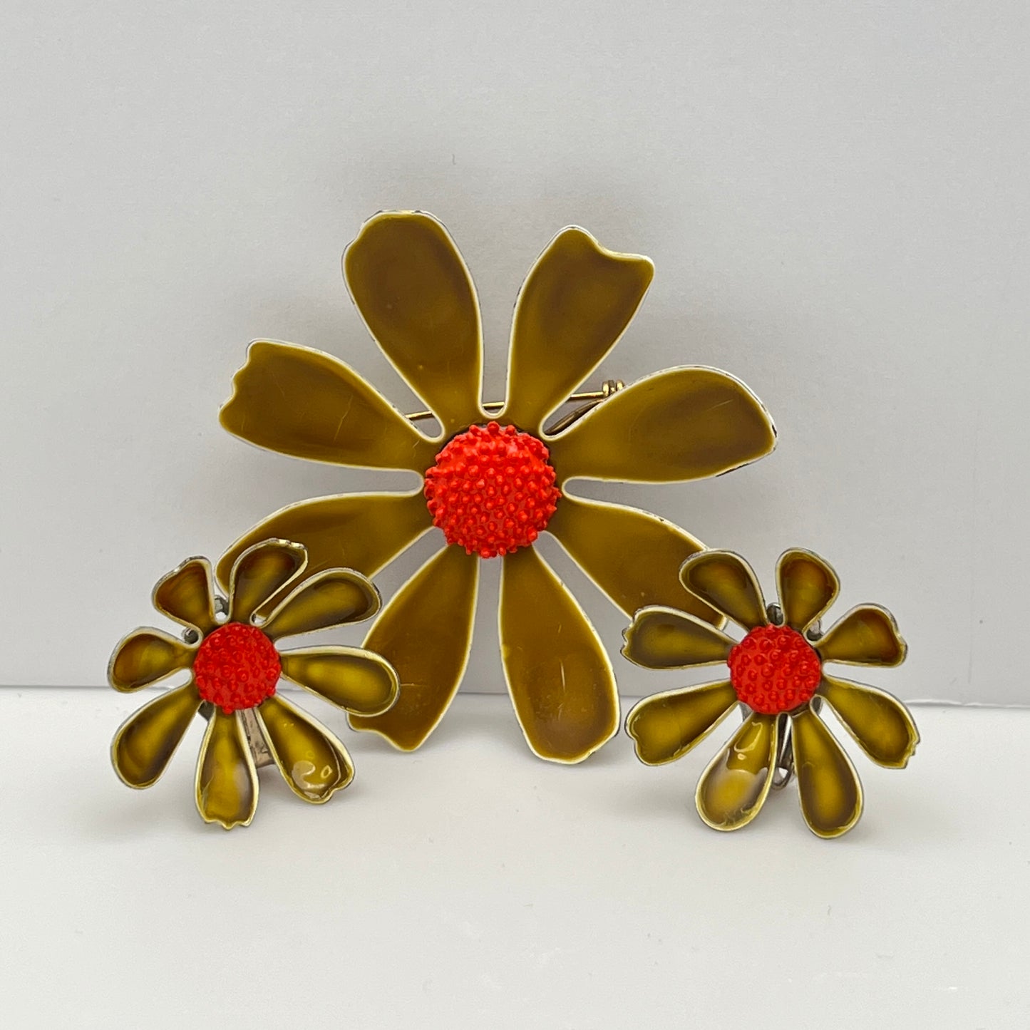 1960s enamel daisy brooch and earrings set with brown petals and orange centers