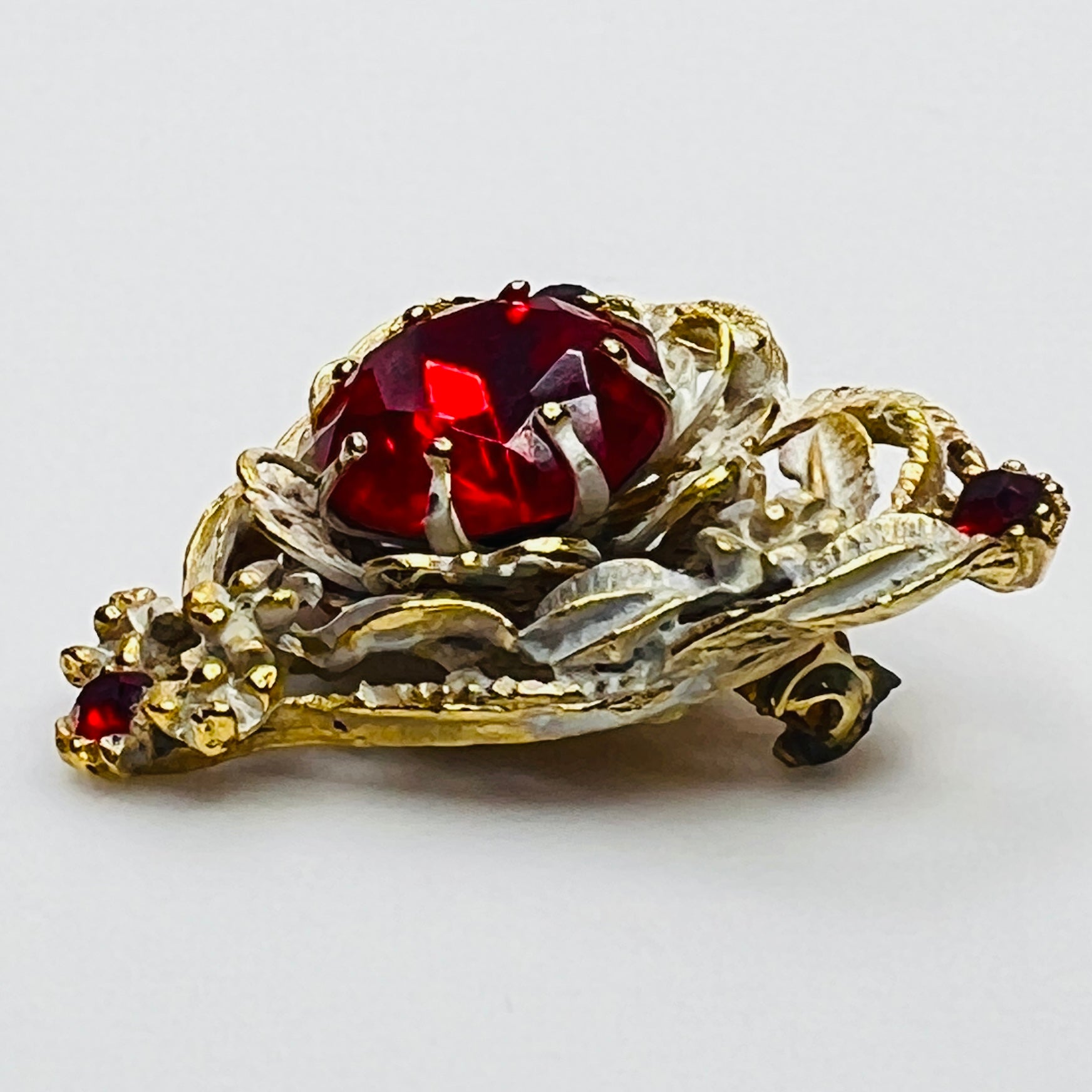 1960s heart-shaped brooch with red rhinestone and white enamel
