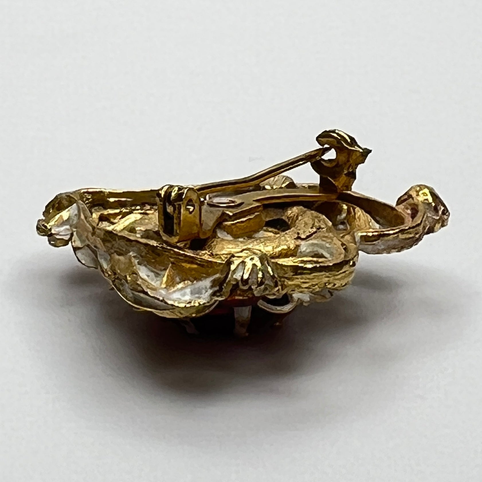 1960s heart-shaped brooch with red rhinestone and white enamel