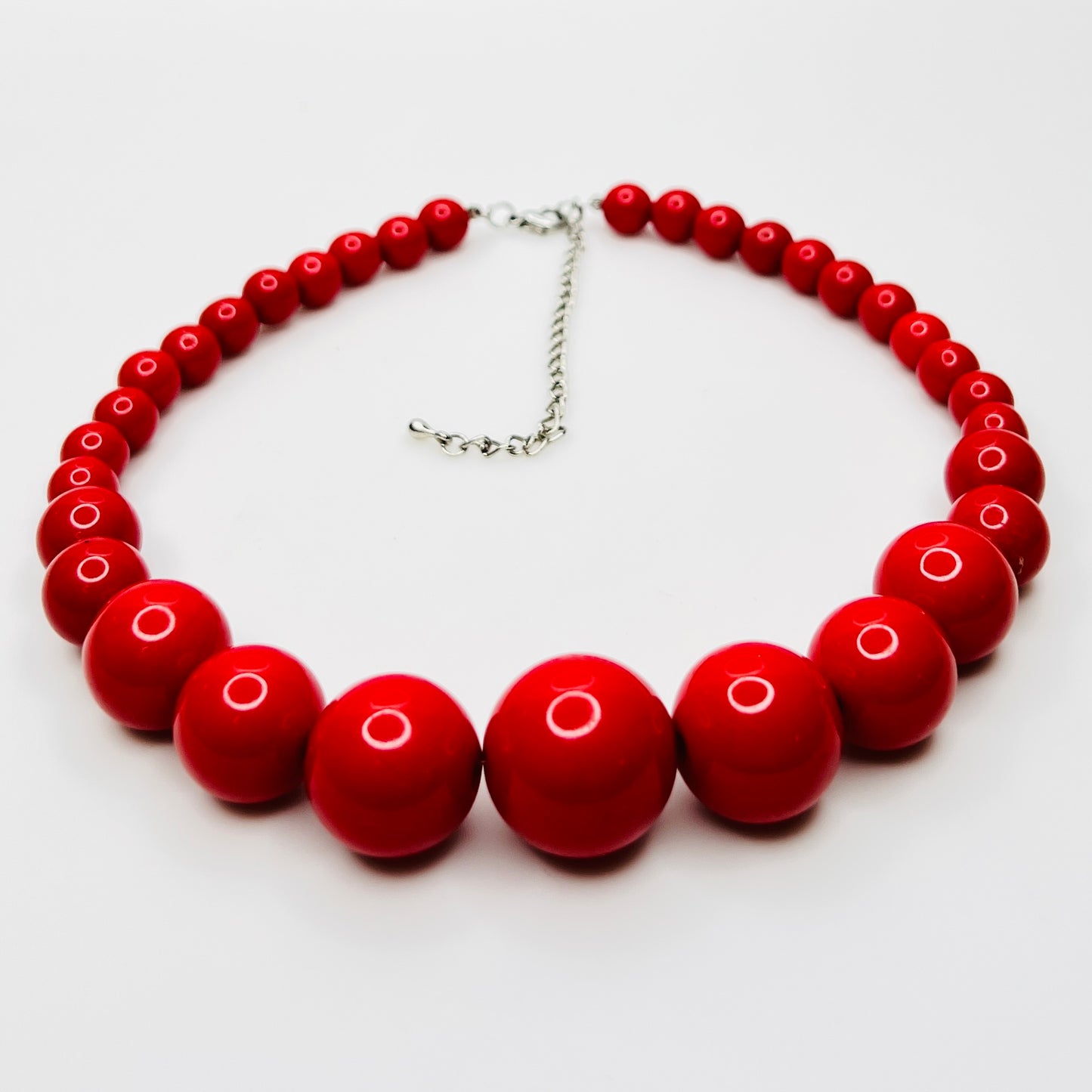 Vintage red bubblegum bead necklace, chunky acrylic collar