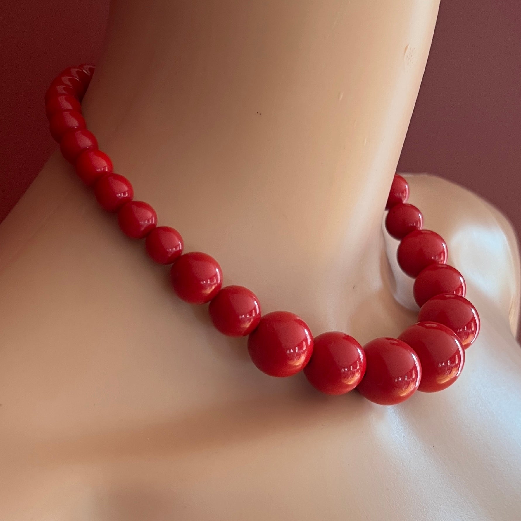 Vintage red bubblegum bead necklace on mannequin, chunky acrylic collar