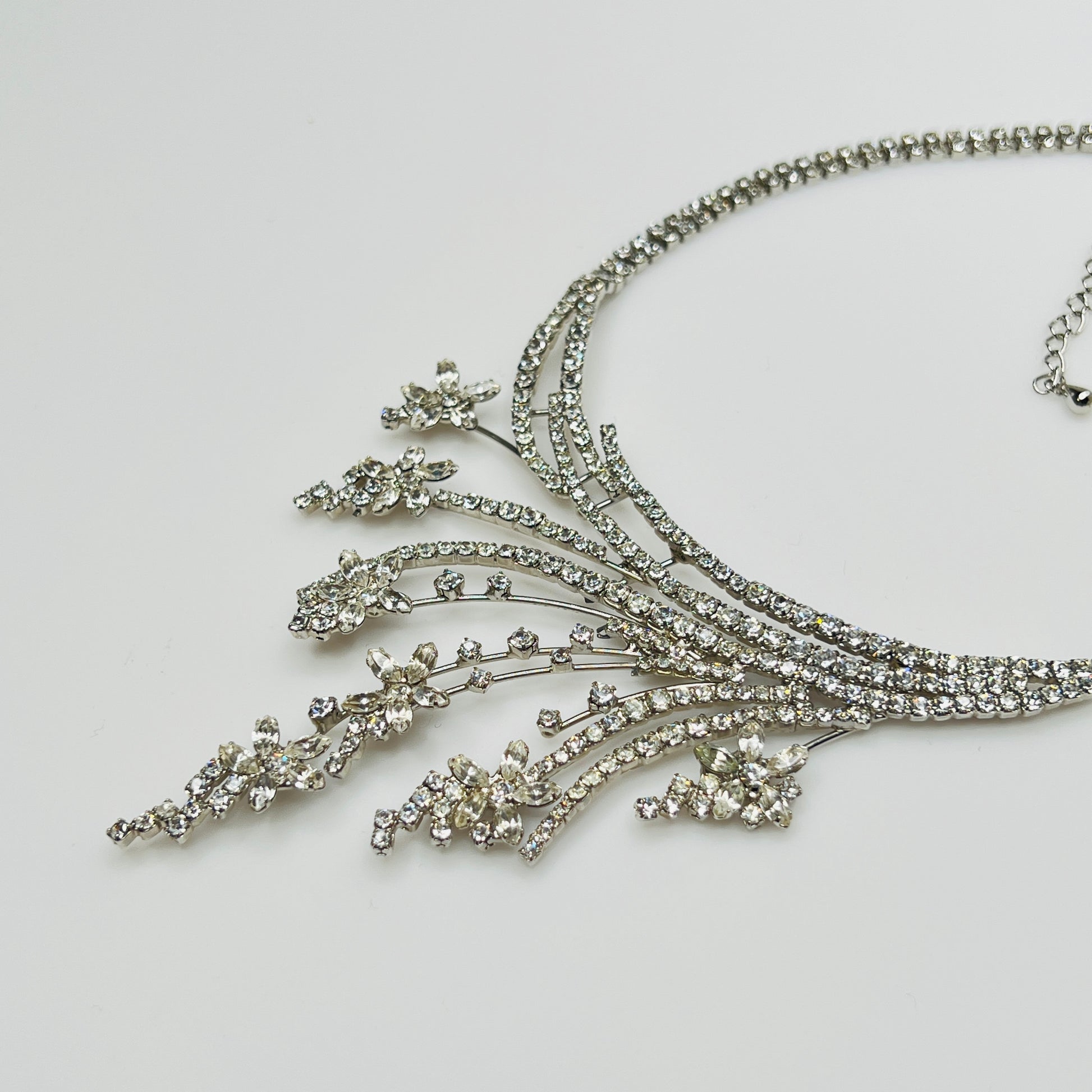 Mid-century floral rhinestone necklace in silvertone with prong-set stones