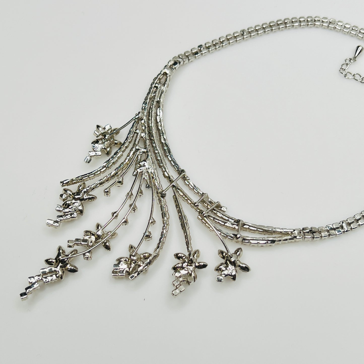 Mid-century floral rhinestone necklace in silvertone with prong-set stones