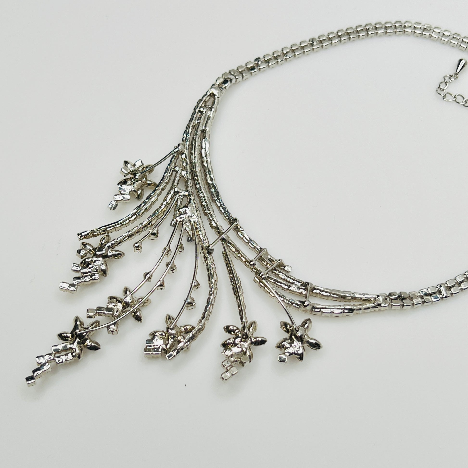 Mid-century floral rhinestone necklace in silvertone with prong-set stones