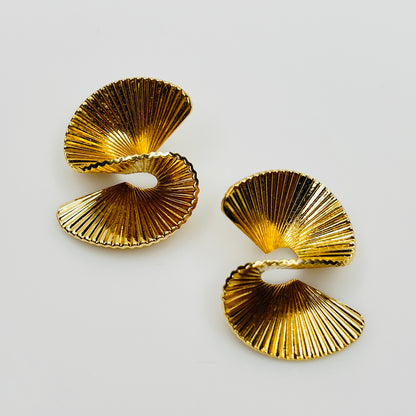 Vintage 1980s textured gold swirl stud earrings