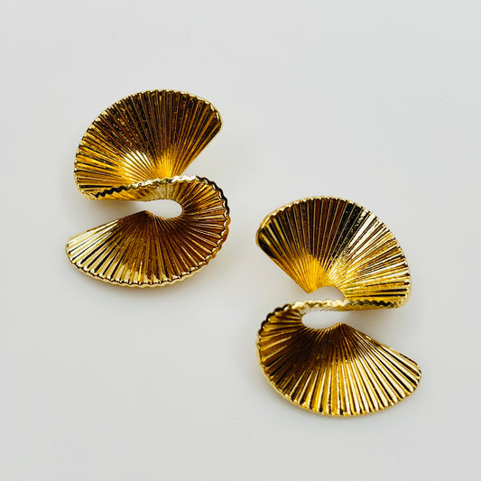 Vintage 1980s textured gold swirl stud earrings