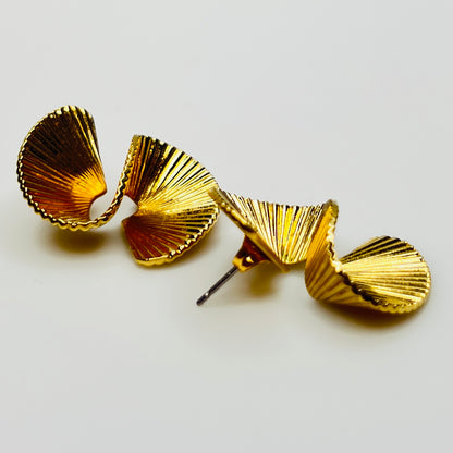 Vintage 1980s textured gold swirl stud earrings