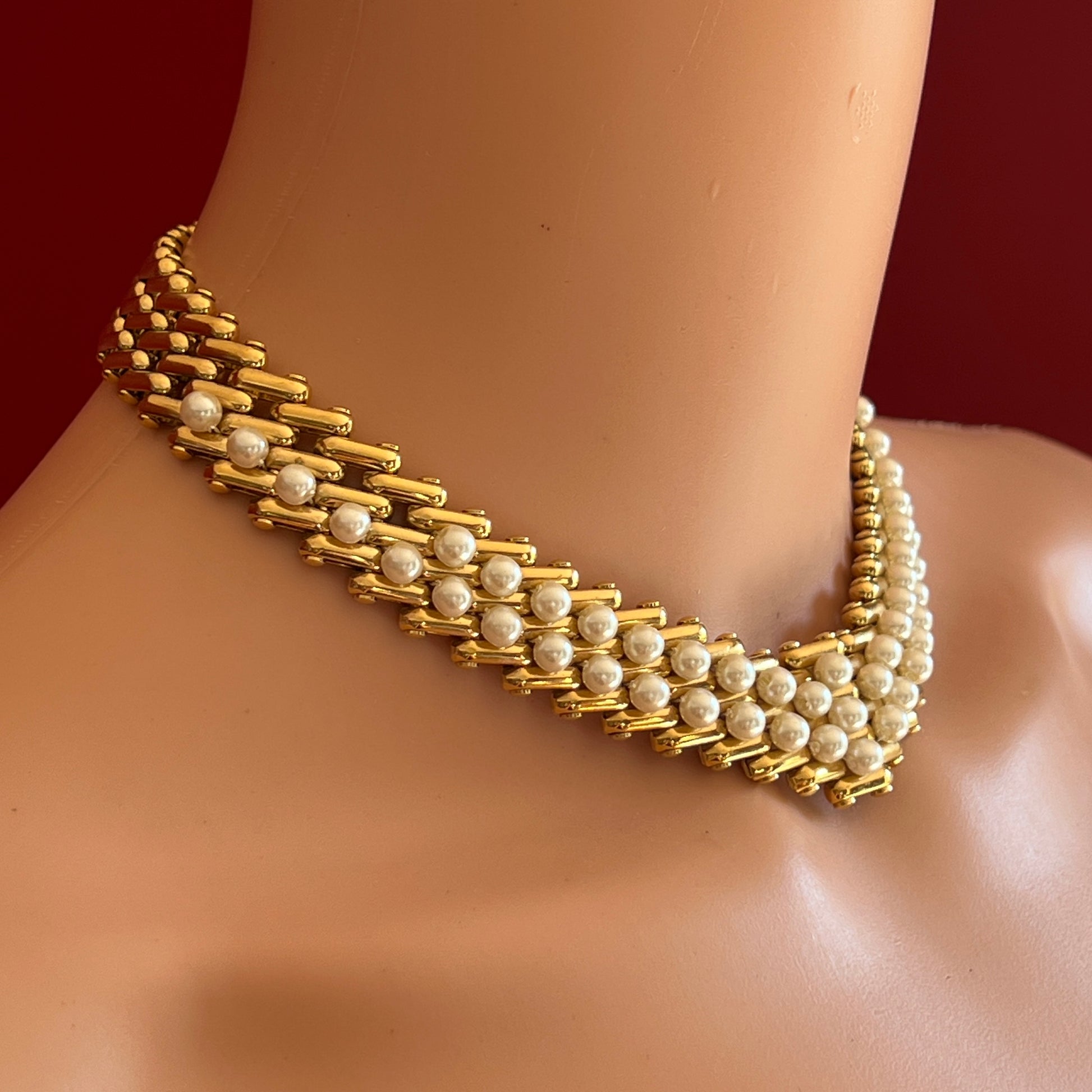 V-shaped gold-tone choker necklace with faux pearls in stacked link design