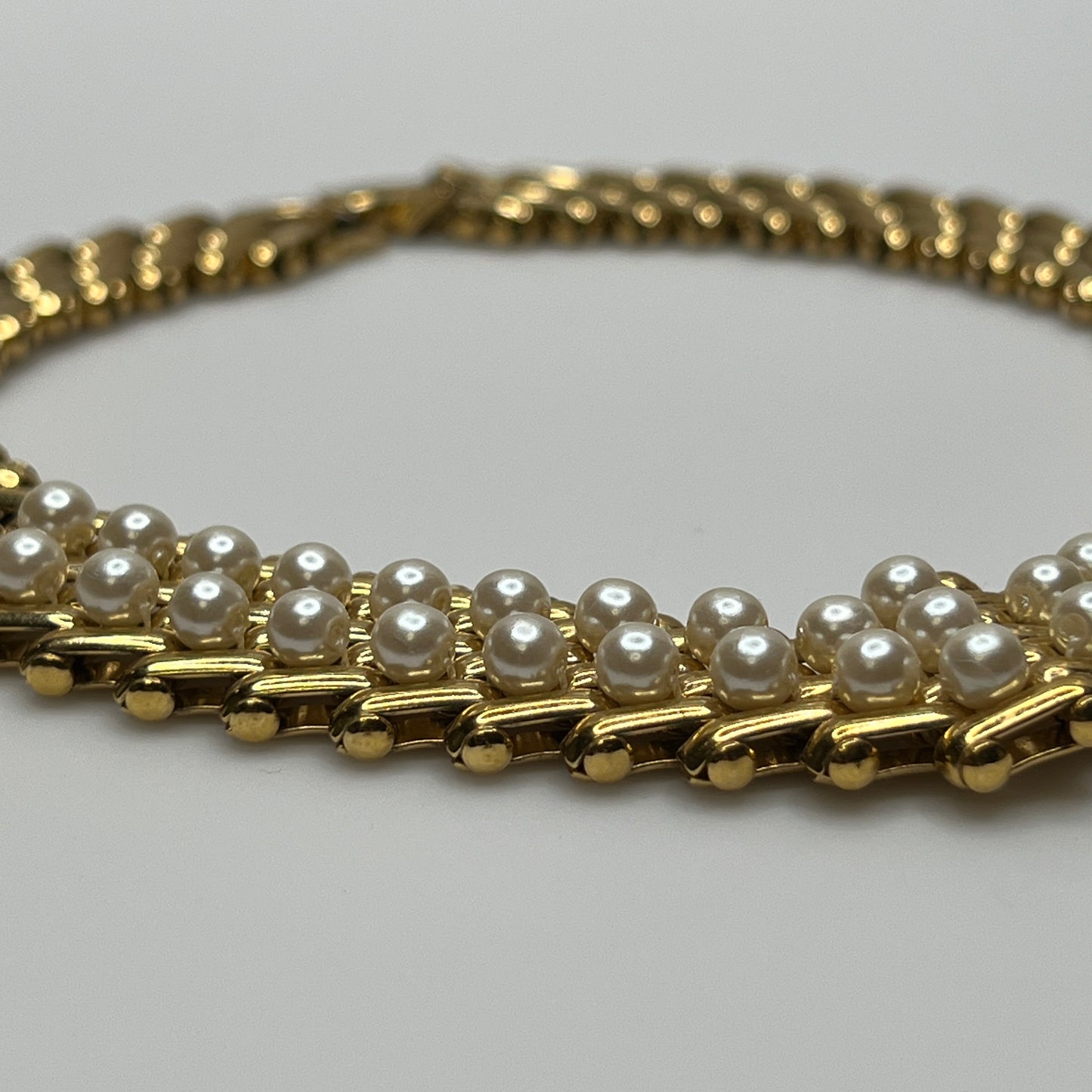 V-shaped gold-tone choker necklace with faux pearls in stacked link design