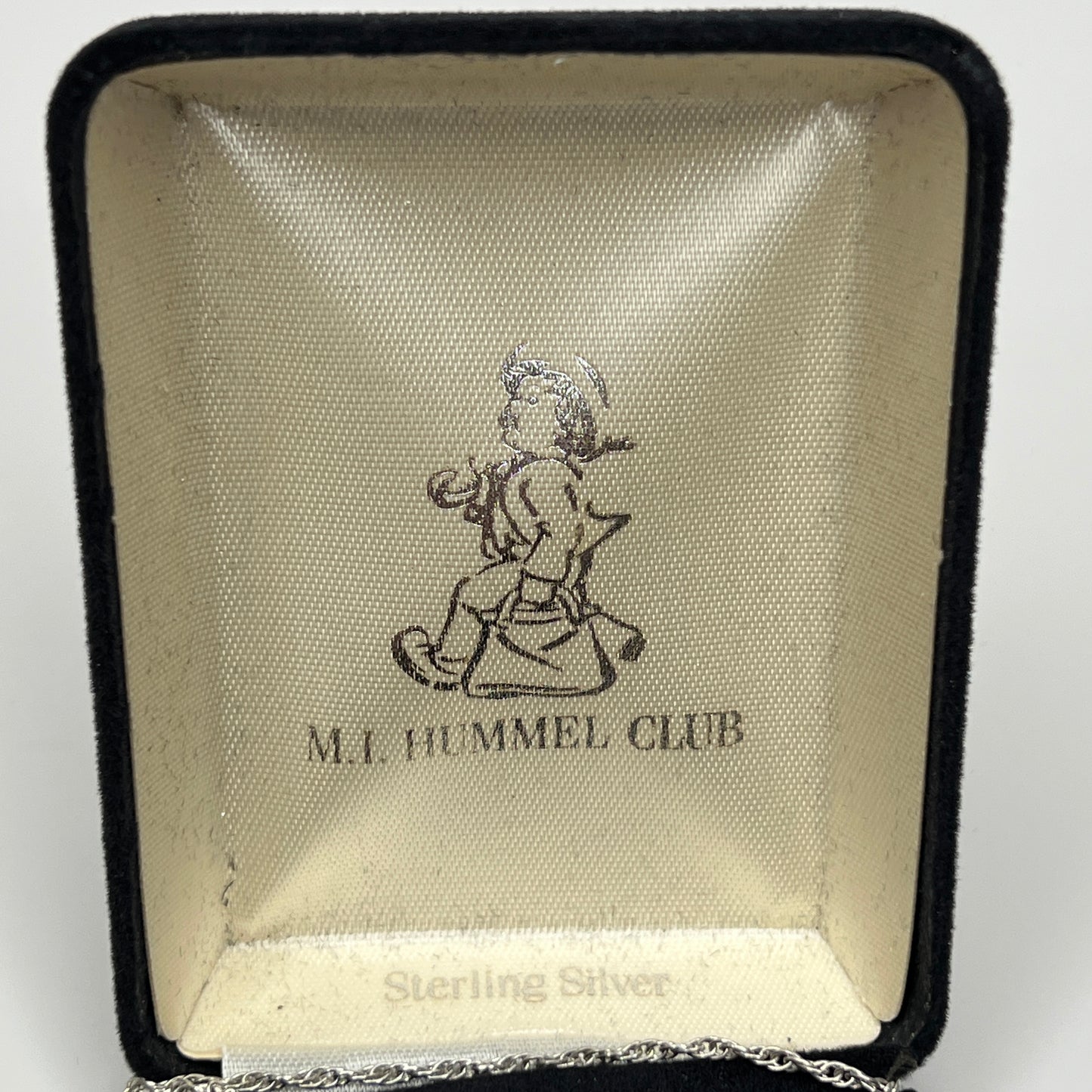 1990 M.I. Hummel Club necklace in original black velvet Goebel box