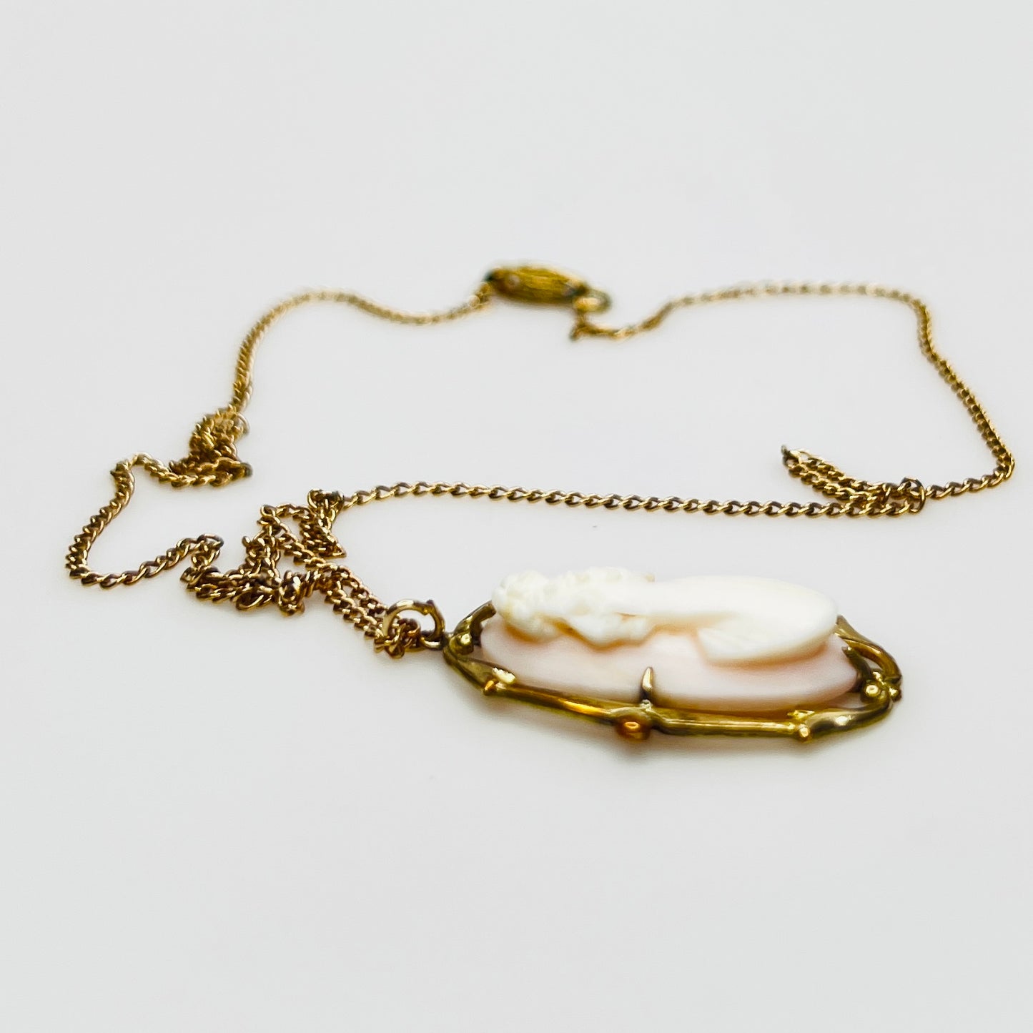 Side view cameo pendant gold filled frame detail