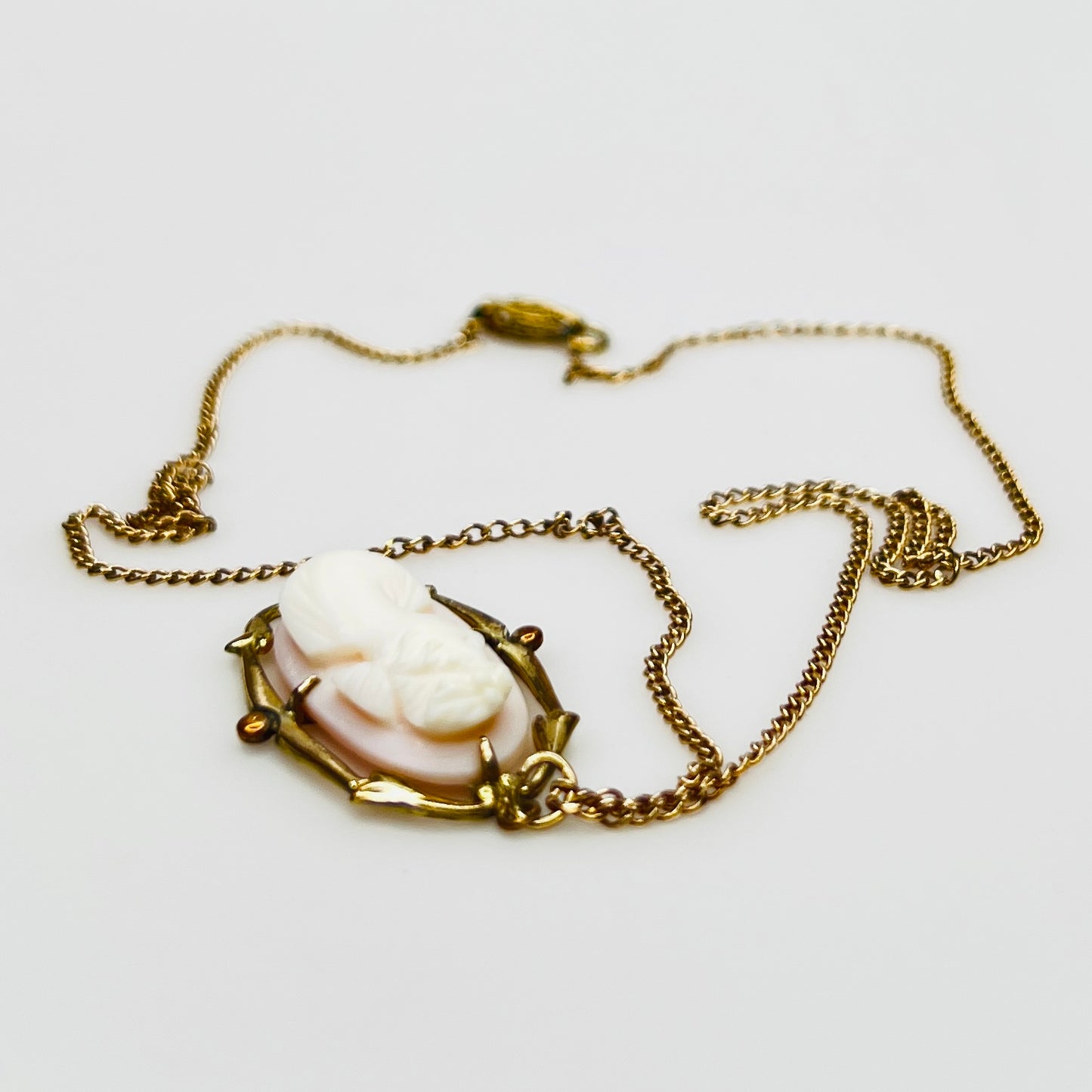 Side view cameo pendant gold filled frame detail