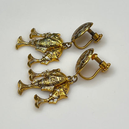 Side view showing depth and articulation of fish design