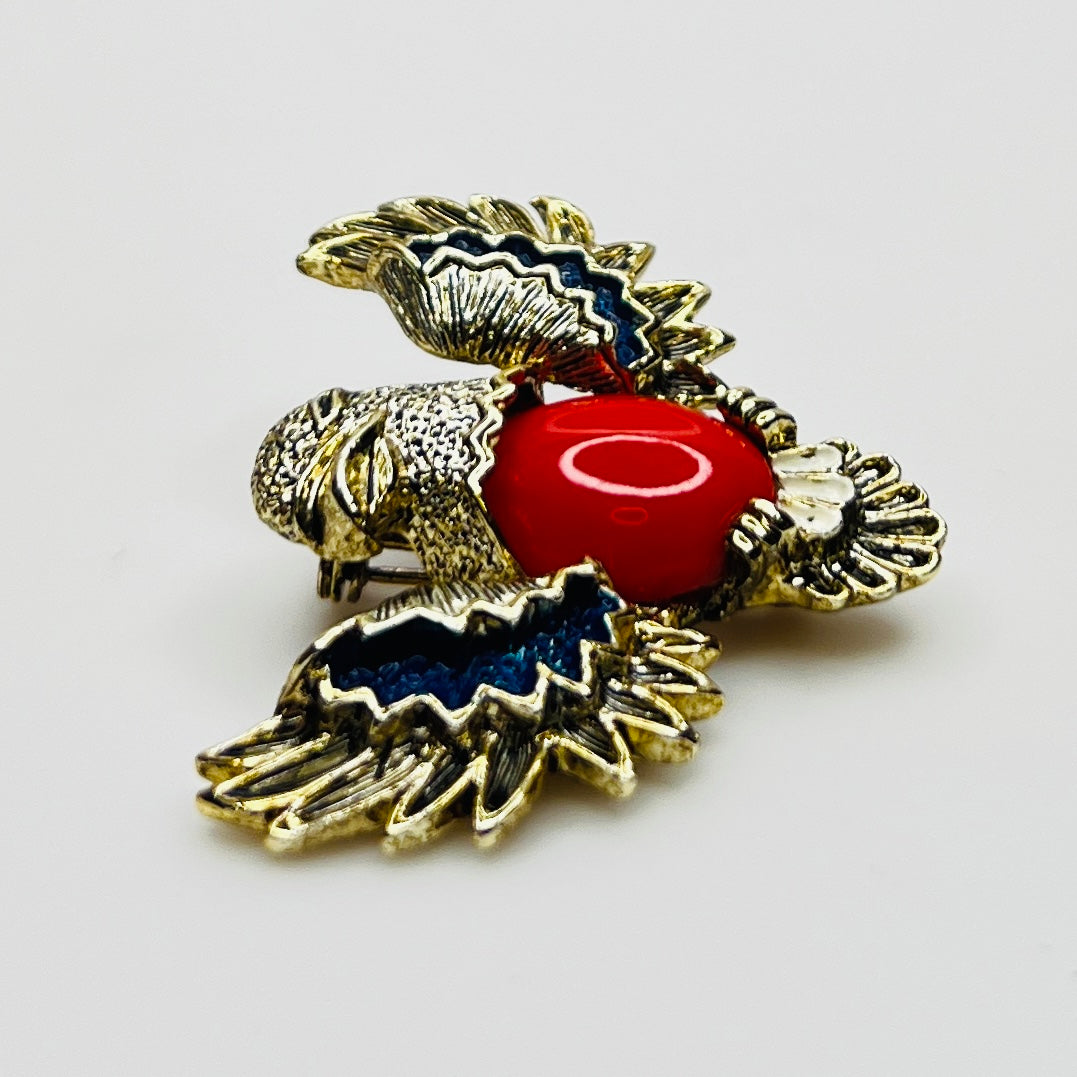 Side view of enamel wing detail on vintage eagle pin