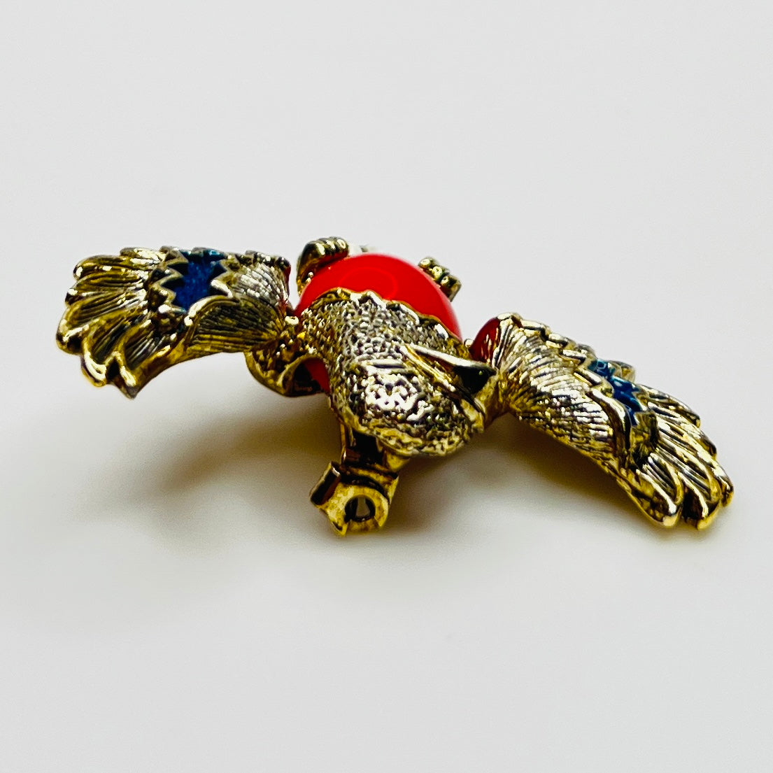 Side view of enamel wing detail on vintage eagle pin