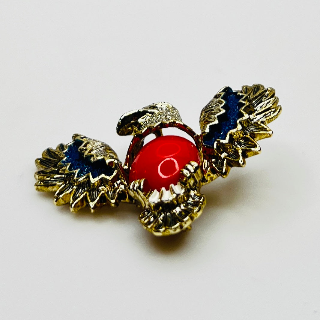 Side view of enamel wing detail on vintage eagle pin