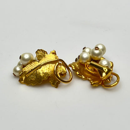 Vintage gold-tone grape cluster pendant brooch and faux pearl earrings set