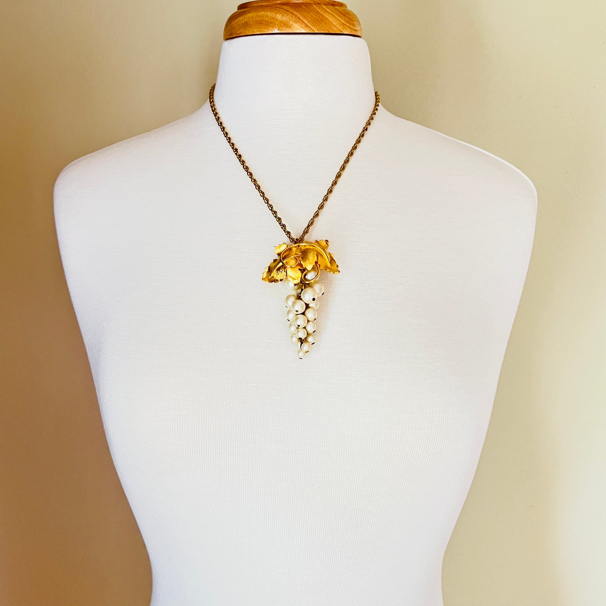 Vintage gold-tone grape cluster pendant brooch and faux pearl earrings set