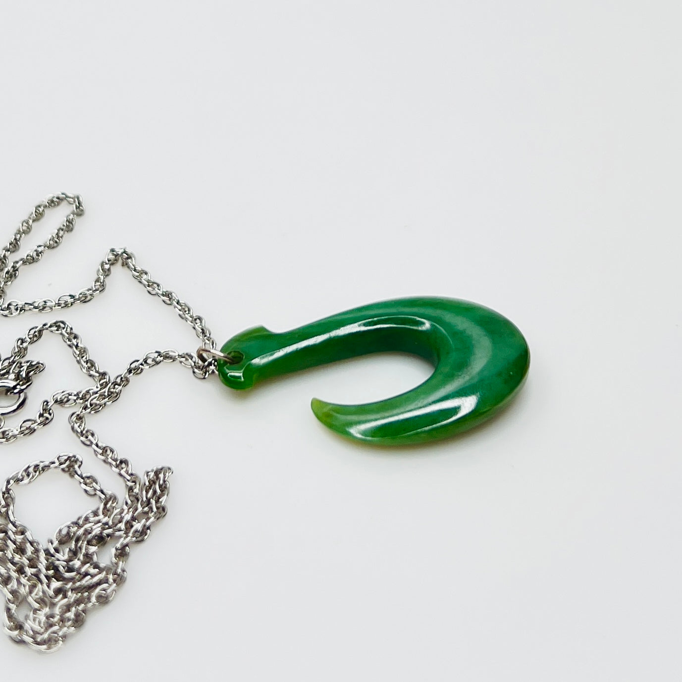 Jade Fish Hook Necklace – 12K White Gold GF Chain – Vintage Makau Symbol