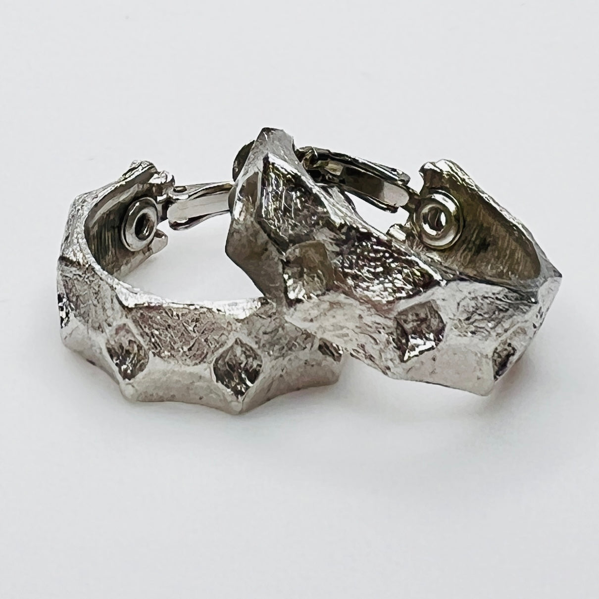 Silver Tone Geometric Hoop Earrings – 1980s Clip On – Textured