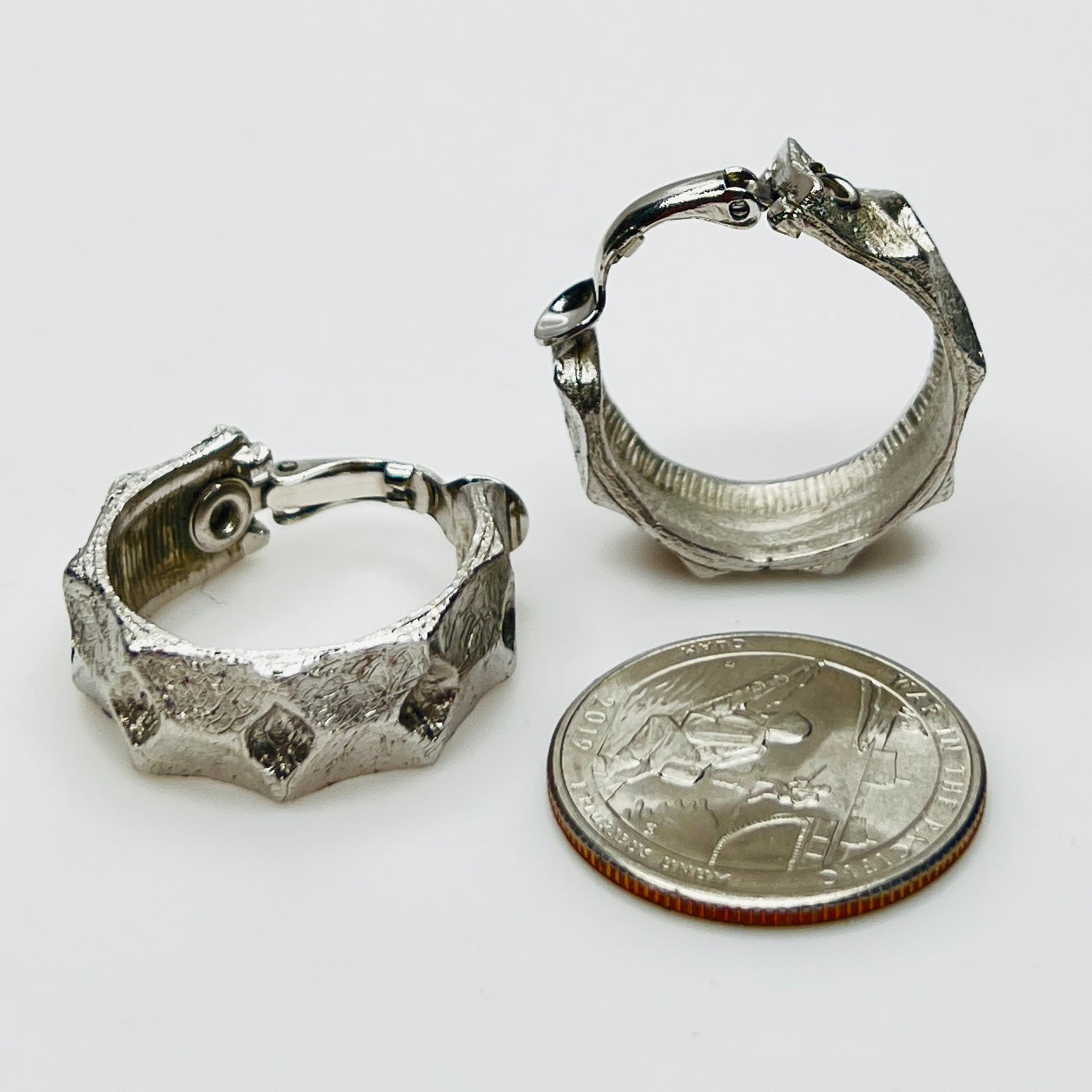 Silver Tone Geometric Hoop Earrings – 1980s Clip On – Textured