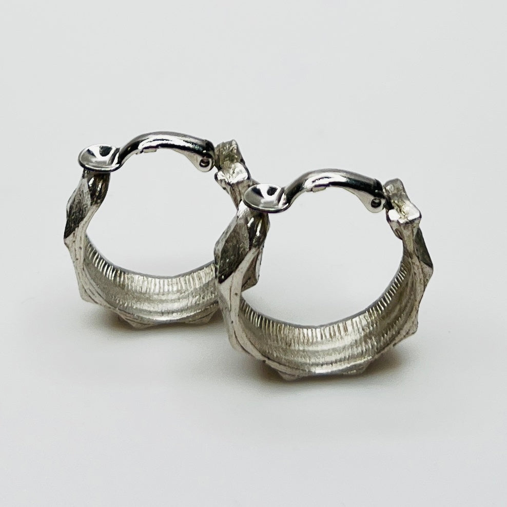 Silver Tone Geometric Hoop Earrings – 1980s Clip On – Textured