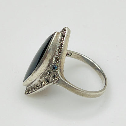 Side profile of ring with tapered shank and raised setting
