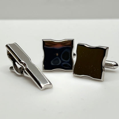 Silver-tone square cufflinks and minimalist tie bar signed Swank