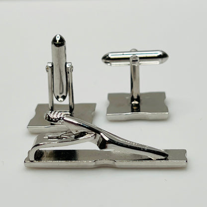 Silver-tone square cufflinks and minimalist tie bar signed Swank